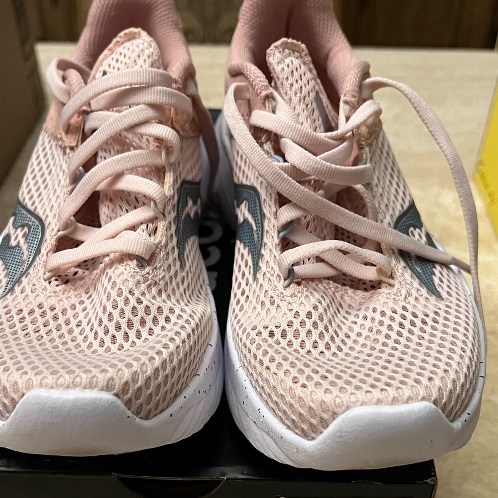 Saucony Kinvara 14 Pink Mesh Running Shoes.